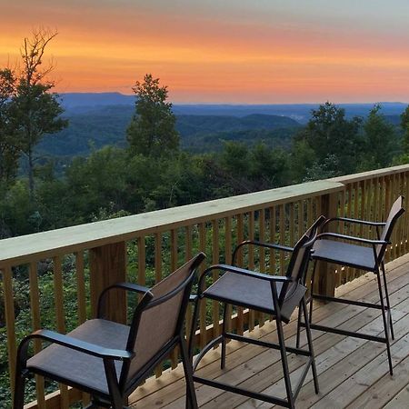 Upscale Gatlinburg Cabin Deck, Fire Pit And Hot Tub المظهر الخارجي الصورة