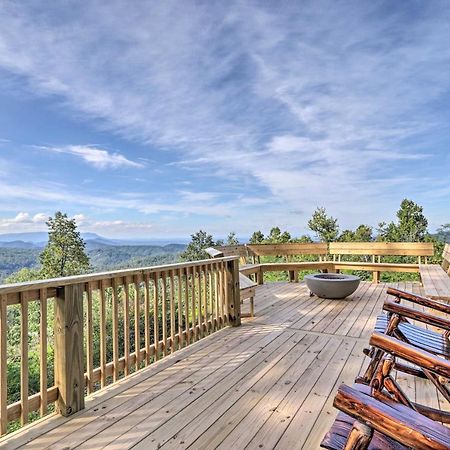 Upscale Gatlinburg Cabin Deck, Fire Pit And Hot Tub المظهر الخارجي الصورة