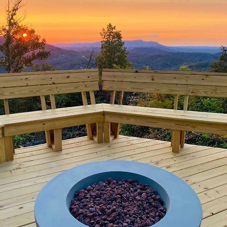 Upscale Gatlinburg Cabin Deck, Fire Pit And Hot Tub المظهر الخارجي الصورة