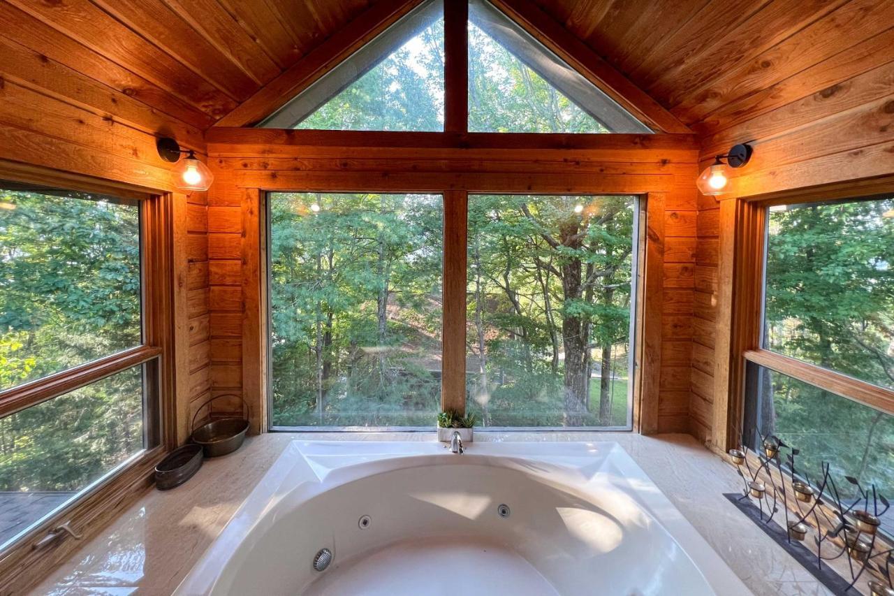 Upscale Gatlinburg Cabin Deck, Fire Pit And Hot Tub المظهر الخارجي الصورة