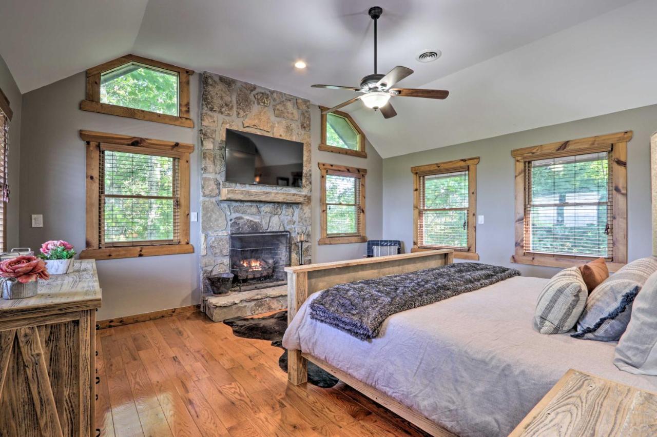 Upscale Gatlinburg Cabin Deck, Fire Pit And Hot Tub المظهر الخارجي الصورة