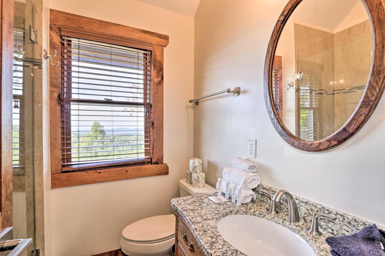 Upscale Gatlinburg Cabin Deck, Fire Pit And Hot Tub المظهر الخارجي الصورة