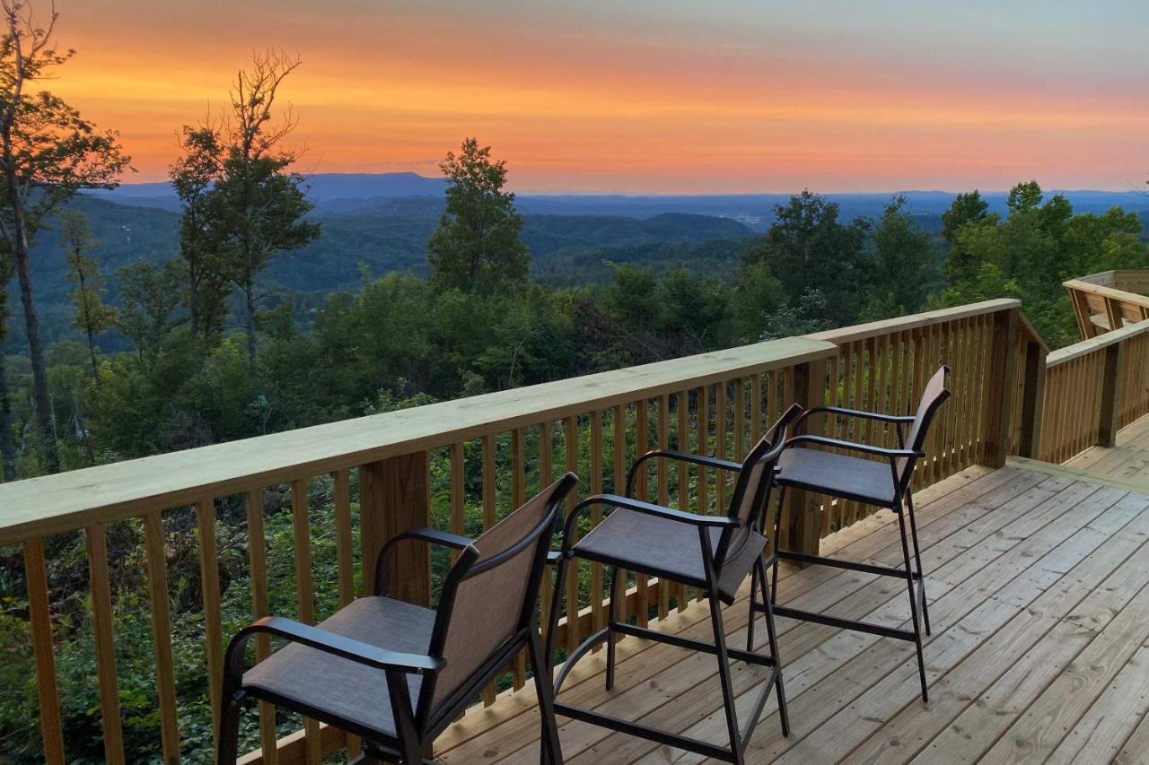 Upscale Gatlinburg Cabin Deck, Fire Pit And Hot Tub المظهر الخارجي الصورة