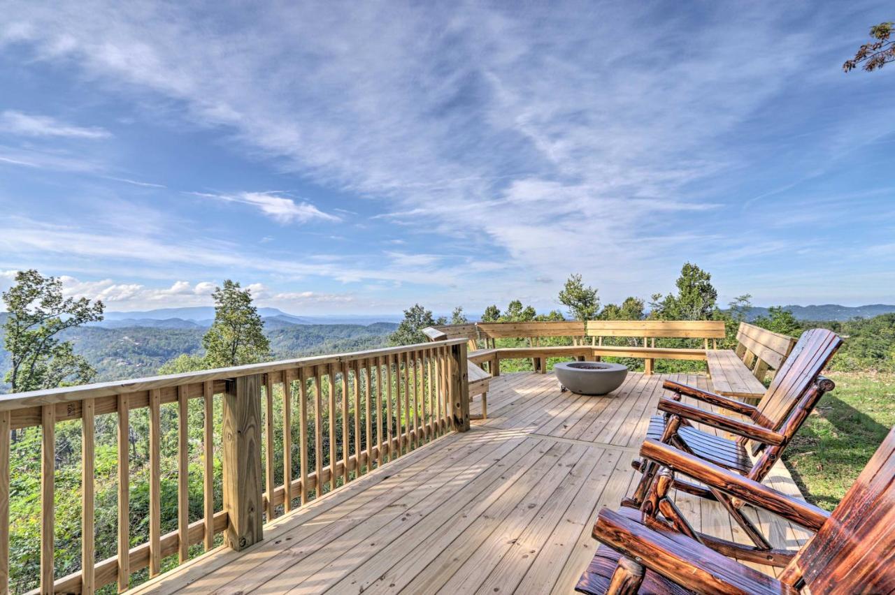 Upscale Gatlinburg Cabin Deck, Fire Pit And Hot Tub المظهر الخارجي الصورة