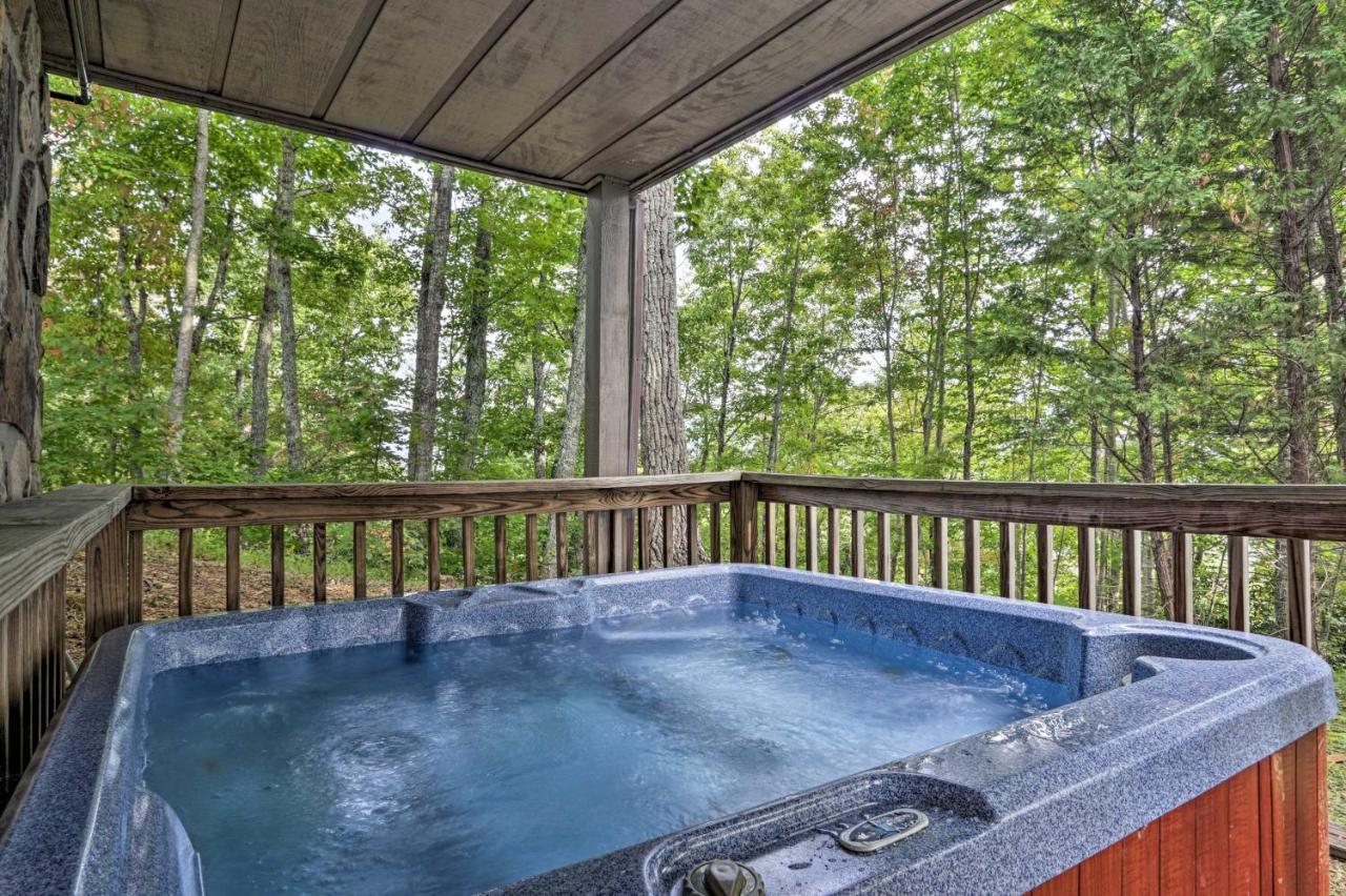 Upscale Gatlinburg Cabin Deck, Fire Pit And Hot Tub المظهر الخارجي الصورة