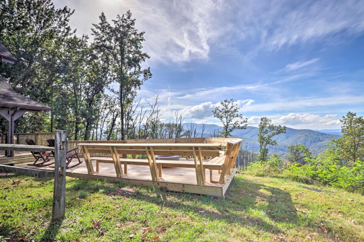 Upscale Gatlinburg Cabin Deck, Fire Pit And Hot Tub المظهر الخارجي الصورة