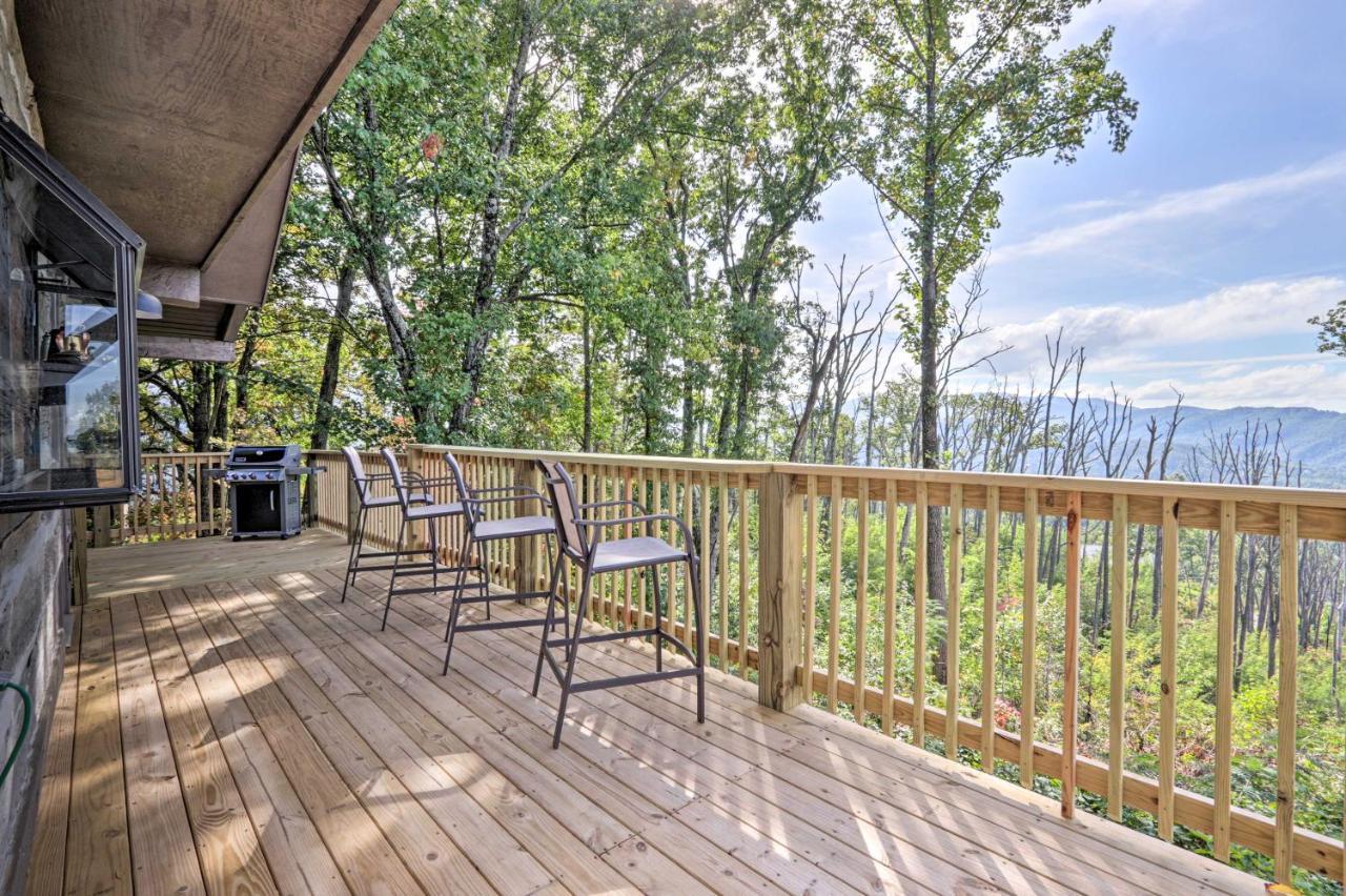 Upscale Gatlinburg Cabin Deck, Fire Pit And Hot Tub المظهر الخارجي الصورة